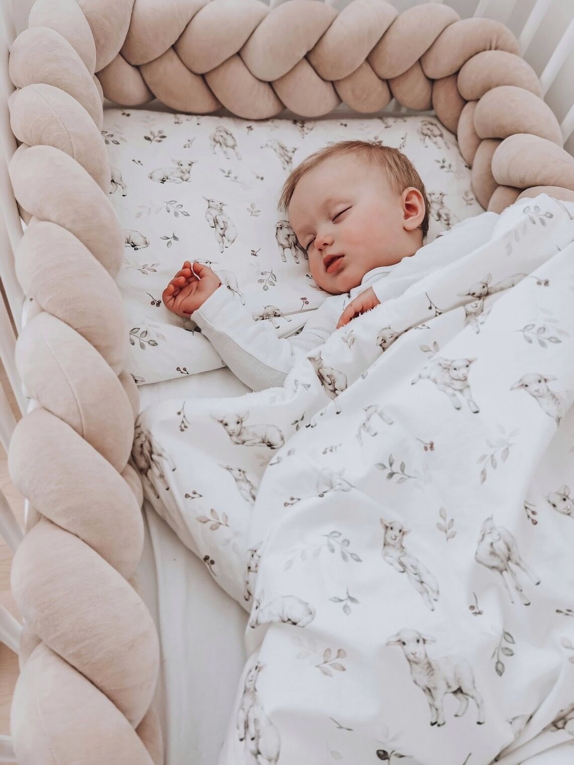 Velour bed bumper – Braided | 410 cm | Beige - Image 1