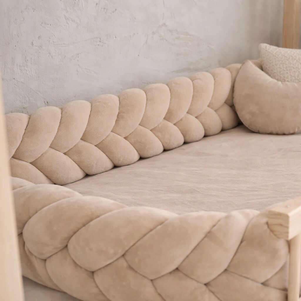 Bettschlange Klos aus Velours - geflochten |200 cm | Beige – Bild 1